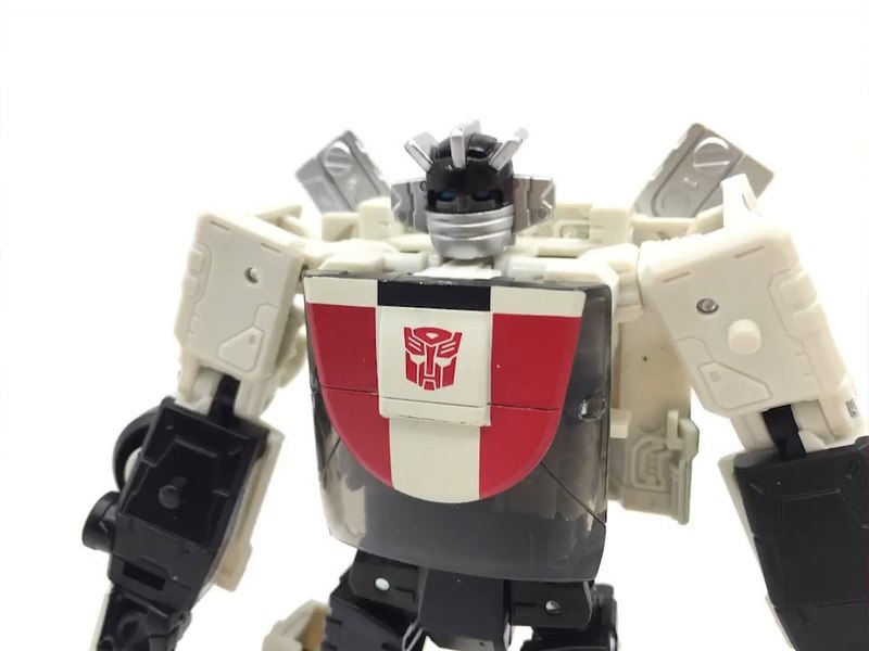Transformers Earthrise Deluxe Wheeljack Video Review With Images 03 (3 of 24)
